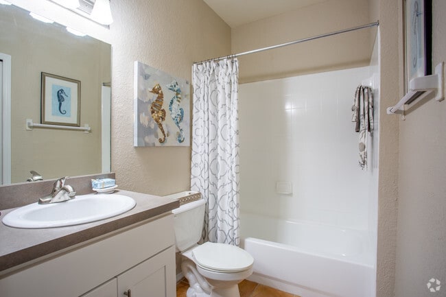 2BR, 2BA - 1,283 SF - Begonia - 1st Bathroom