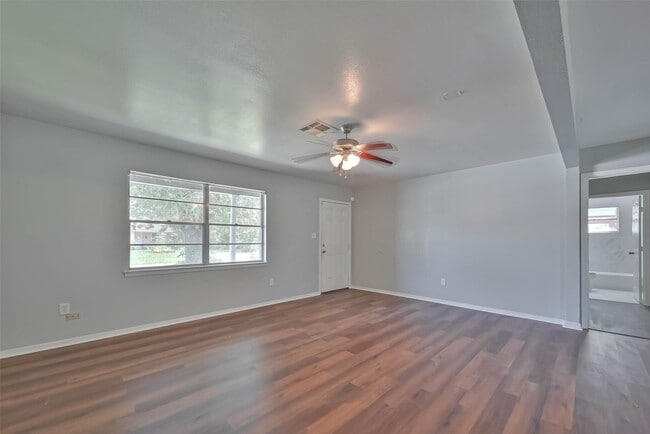 Photo - 3918 Tavenor Ln