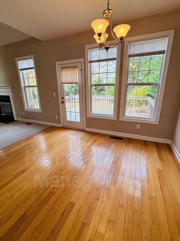 Photo - 404 Acorn Falls Ct