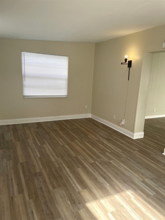 Photo - 9 Dr R.B. Hayling Pl