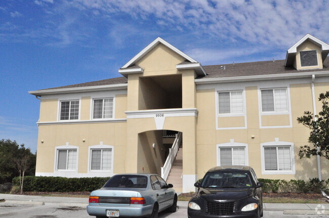 Building Photo - 3 bed/2 bath in Villages of Bloomingdale Unit 201 Rental