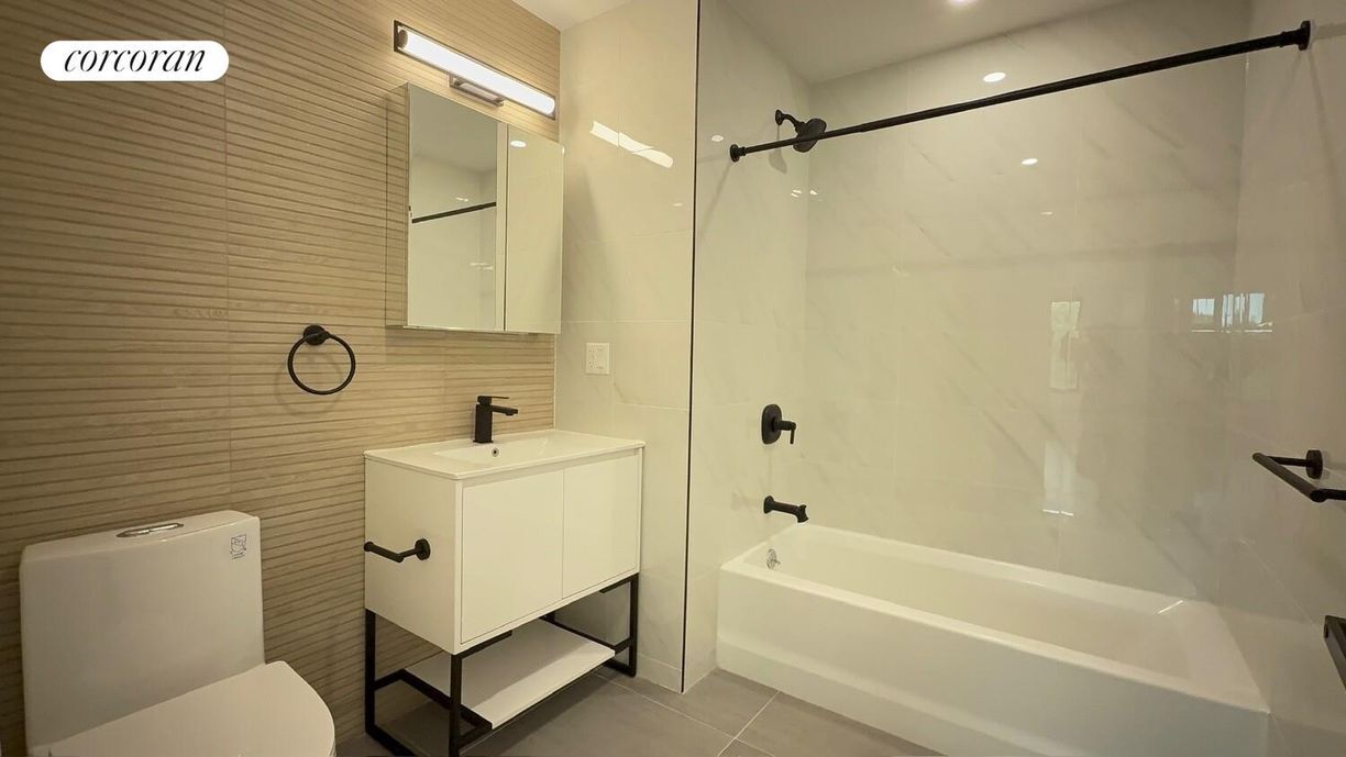 Photo - 143-26 84th Rd