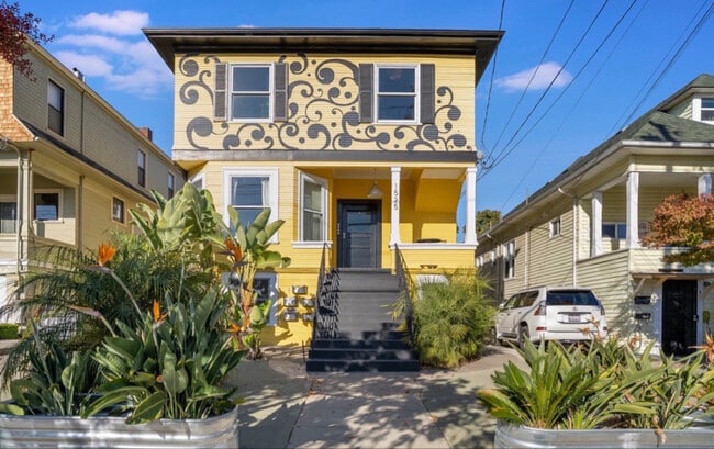 Building Photo - 1525 Broadway