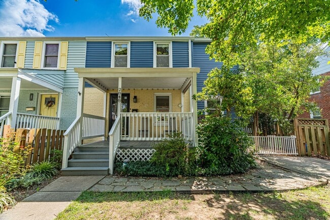 Building Photo - Charming Duplex in Jefferson Manor Neighborhood