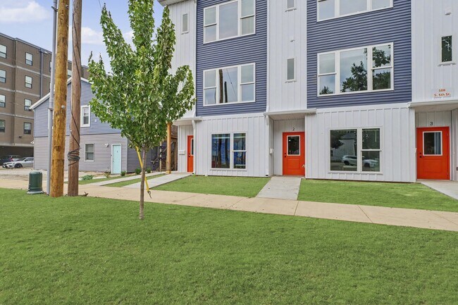 Photo - 108 S 5th St