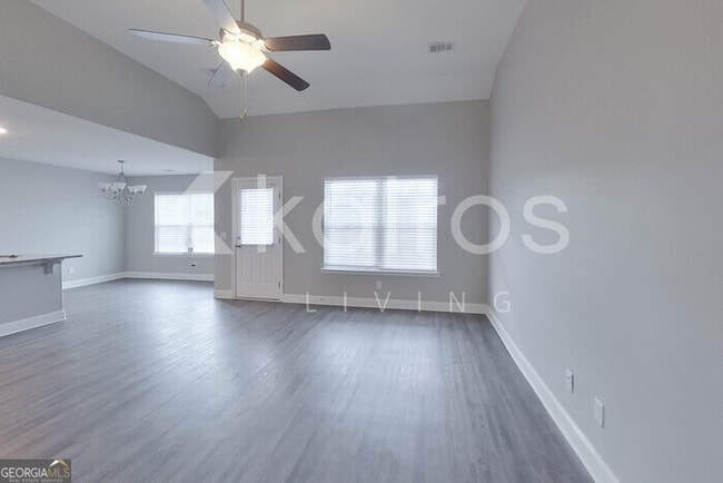 Photo - 300 Hemlock Ct