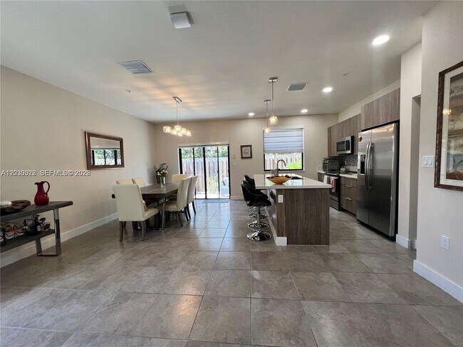 Photo - 10455 NW 82nd St Unidad 1