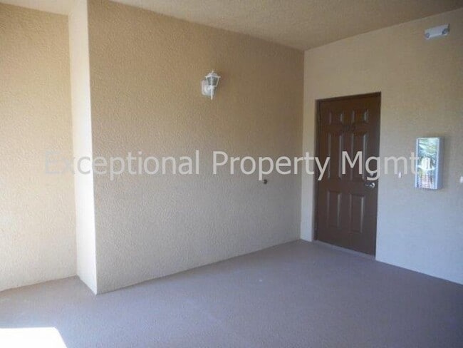Photo - 2 Bedroom + DEN and GARAGE! Water Included!