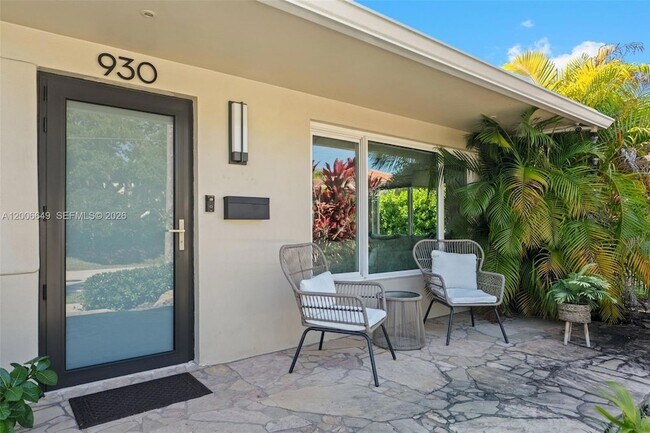 Photo - 930 N 11th Ct