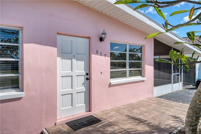 Building Photo - 613 107th Ave N