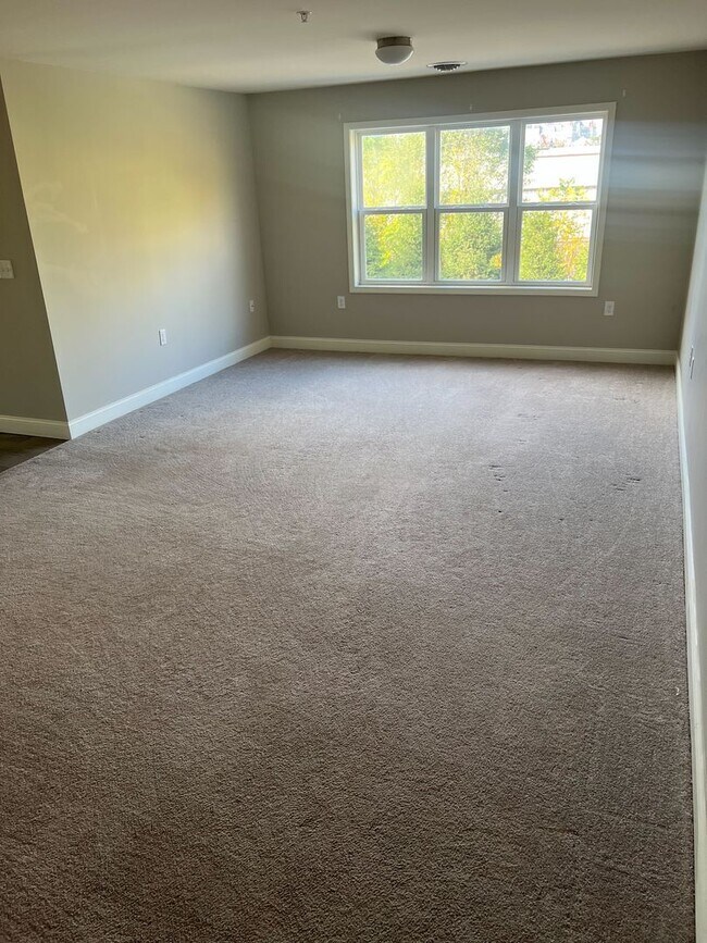 Building Photo - 1047 Broadway Unit 6