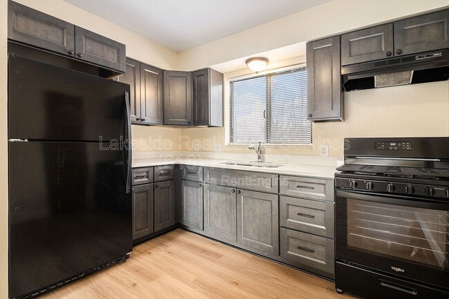 Building Photo - 1015 36th St SW Unit 1