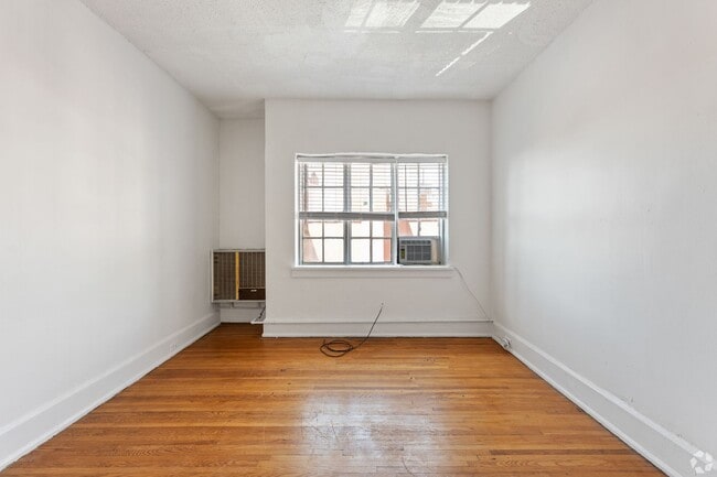 Photo - Montrose and Montclair