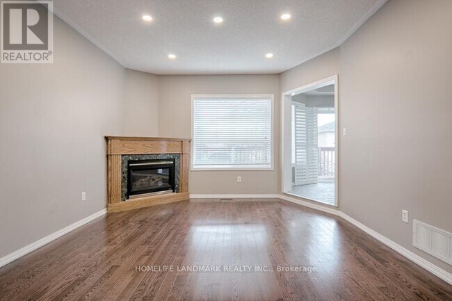 Photo - 813 Stonehaven Ave