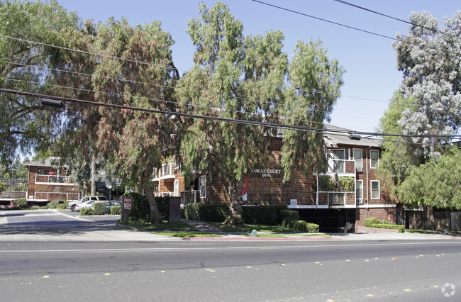 Building Photo - Coral Court Rental