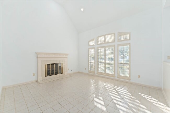 Photo - 86 Heathrow Ln