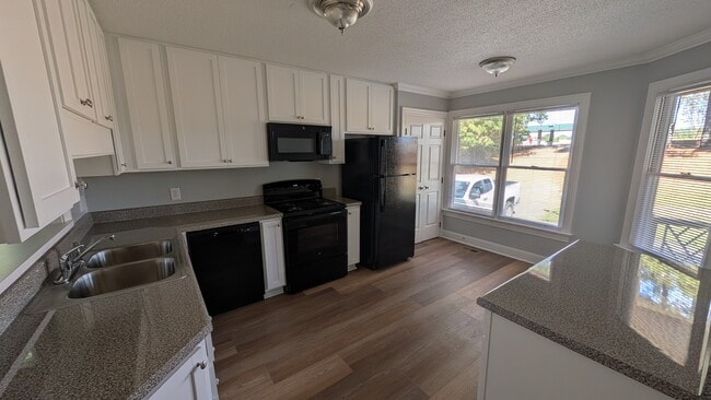 modern kitchen - 805 Spring Ln Unit Spring Oak