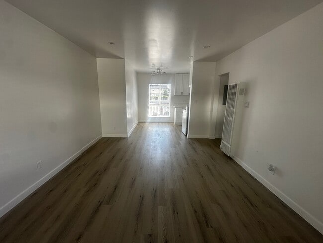 Photo - 13001 Vanowen St