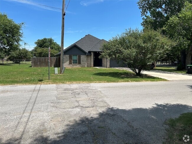 Building Photo - 501 Hobbs Ave Rental