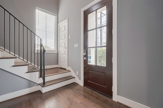 Photo - 4318 Center St