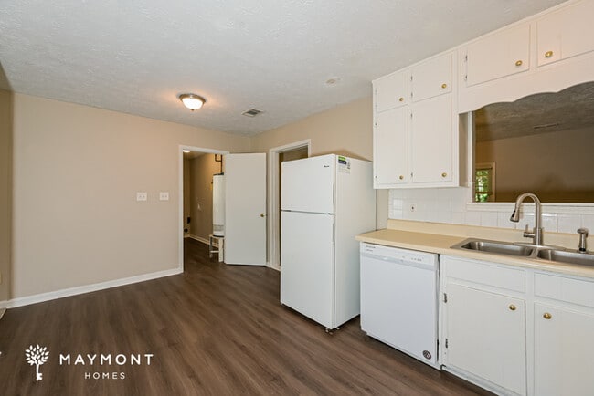 Photo - 288 Morris Dr SE