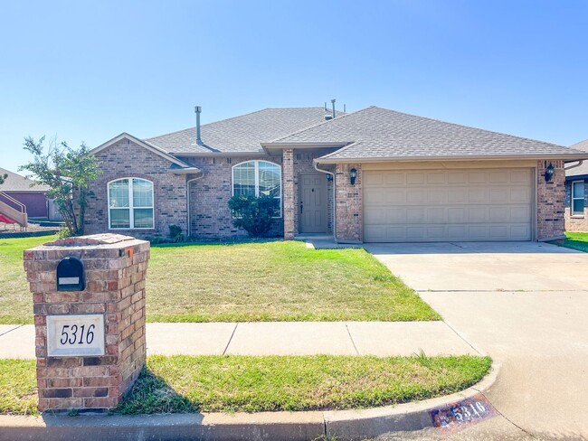 3 Bed - 2 Bath - 2 Car Garage in OKC! - 3 Bed - 2 Bath - 2 Car Garage in OKC! House