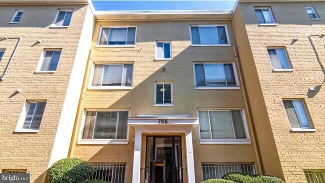 Building Photo - 705 Brandywine St SE Unit 101