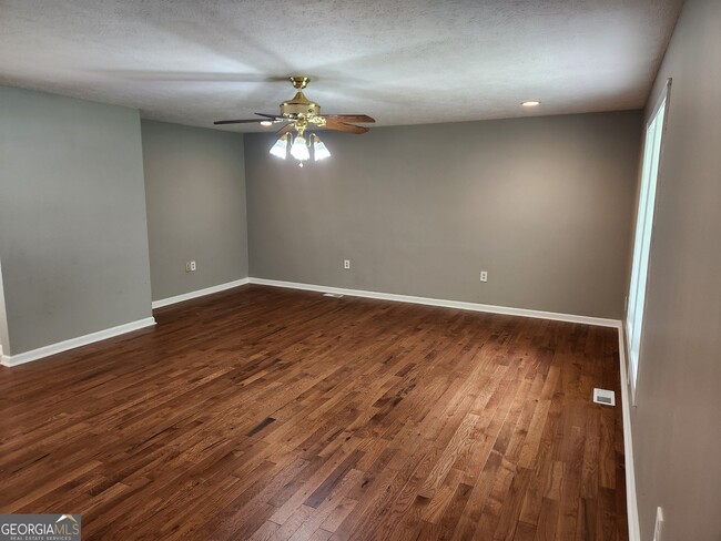 Photo - 1077 Moran Lake Rd NE