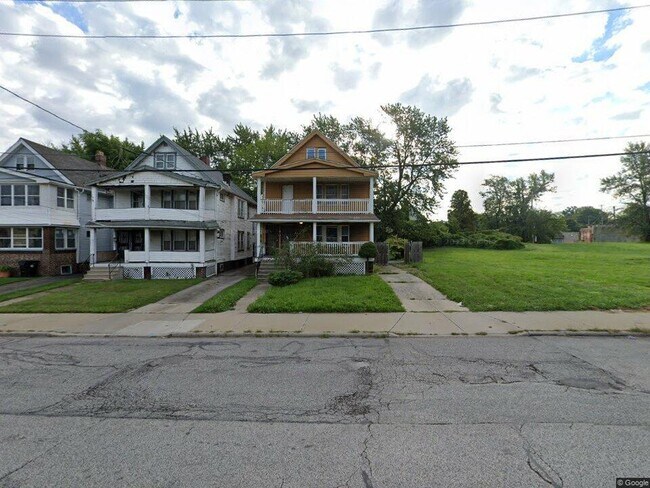 1035 E 140th St