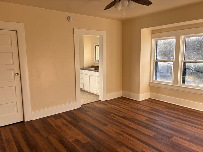 Photo - Winter Move-In Special!! Inner SE ::: RARE Opening, Vintage 1bd Near Belmont & Hawthorne! Unidad 1704-2