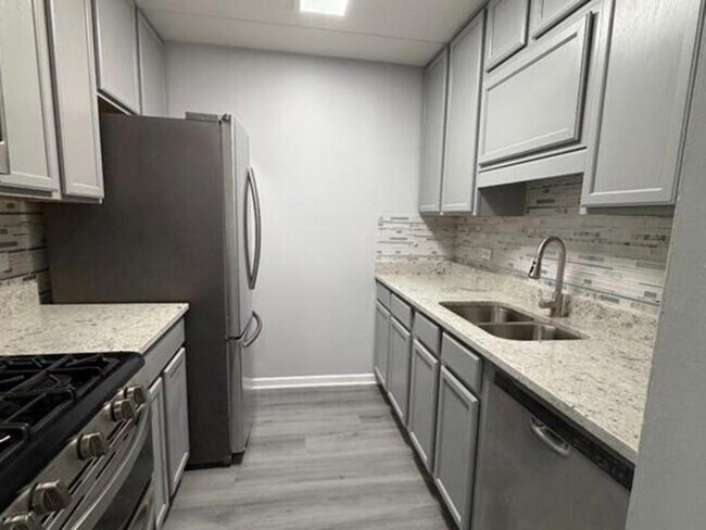 Photo - 280 Shorewood Dr