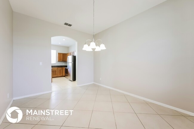 Photo - 966 Ainsworth St W