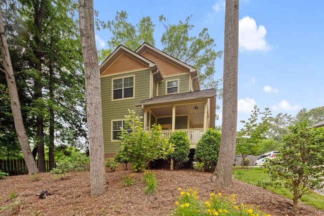 Building Photo - Modern Kenilworth Home
