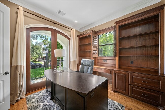 Photo - 4321 Jim West St