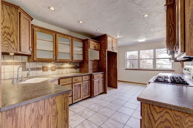 Photo - 1008 E 11th St