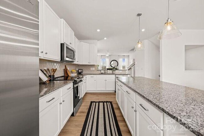 Photo - 1018 Fairway Green Ln