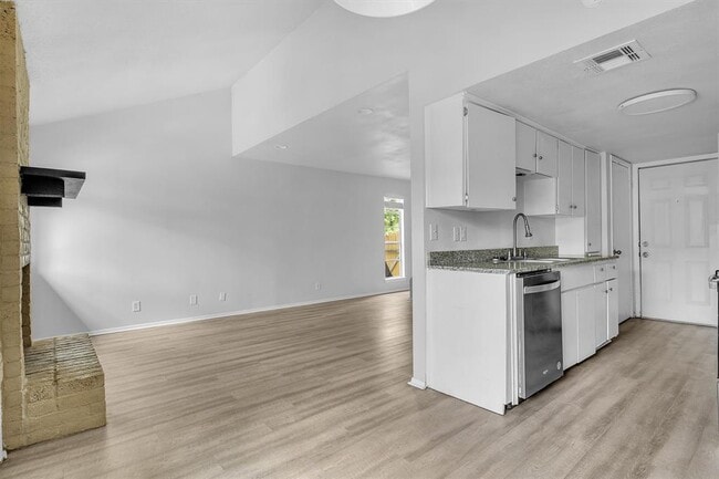 Building Photo - 2414 B Patrick Henry St