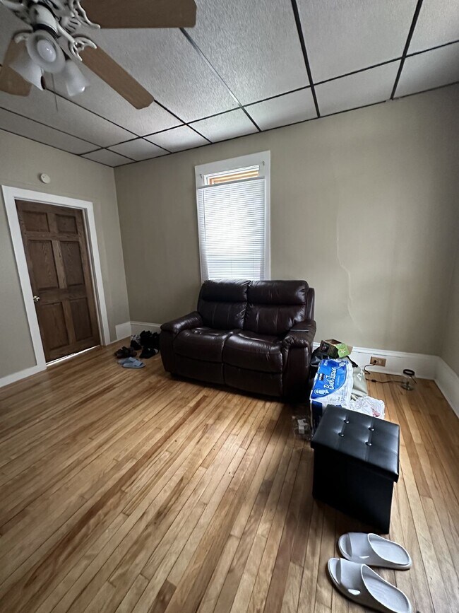 Photo - Awesome 3 bedroom 1 bath - available for J...