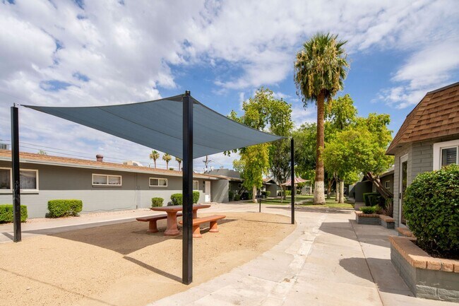 Photo - Oasis Apartments