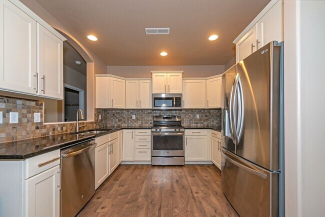 Photo - CHECK OUT THIS SPACIOUS CRAFTSMAN STYLE HOME IN ASPEN RIM!!