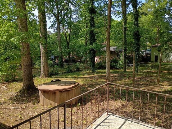 Photo - 2480 Woodland Dr NW