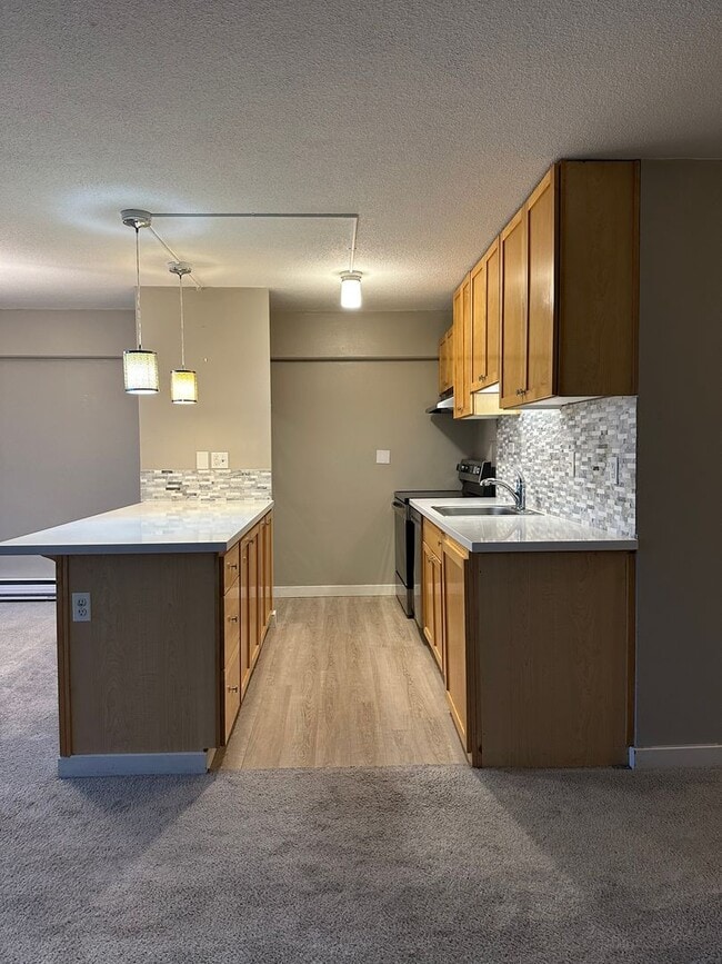 Building Photo - Updated 2BR Condo at Sky Terrace (Utilitie... Unit 260