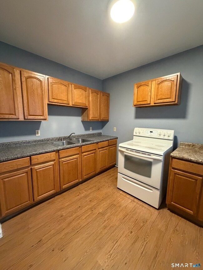 Photo - 71 Williams St Unit B