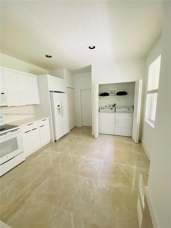 Photo - 2433 Pasadena Way