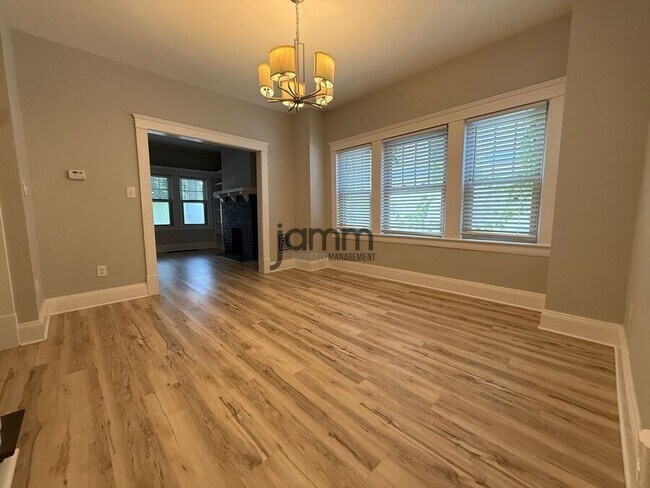 Photo - 1441 W 58th St