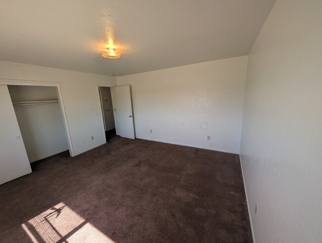 "Charming Studio Retreat: Your Cozy Haven in Porterville!"