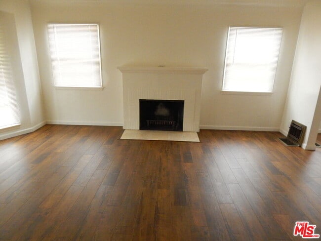 Photo - 3830 Degnan Blvd