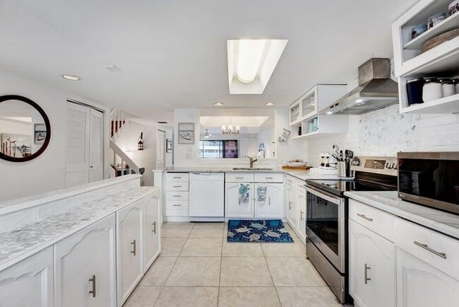 Photo - 716 NE 20th Ln