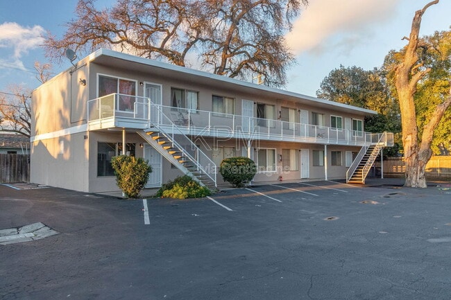 Building Photo - 3814 N California St Unit 1