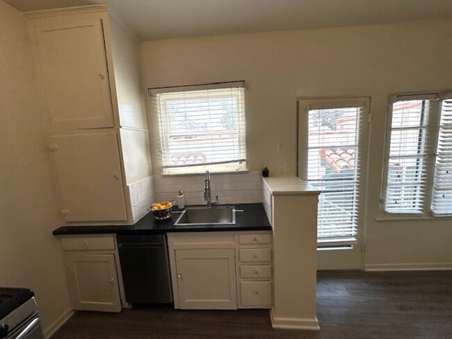Building Photo - Vintage Spanish Mediterranean Villa 1+1 - ... Unit 1108 Brent Rental